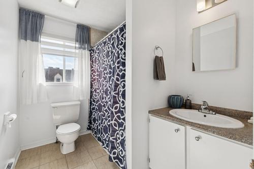 Bathroom - 162 Rue Doucet, Gatineau (Hull), QC - Indoor Photo Showing Bathroom