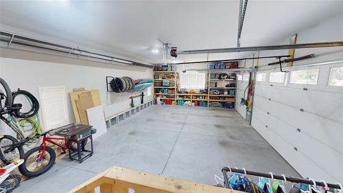 144 River Drive, Cranbrook, BC - Indoor Photo Showing Garage
