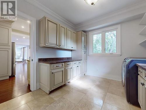 1511 Haig Boulevard, Mississauga, ON - Indoor Photo Showing Kitchen