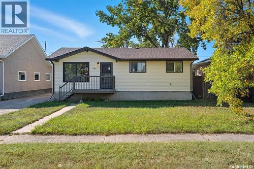 244 5th AVENUE E  Gravelbourg, SK S0H 1X0