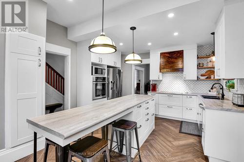 298 Barr Street, Renfrew, ON - Indoor Photo Showing Kitchen With Upgraded Kitchen