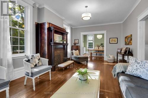 298 Barr Street, Renfrew, ON - Indoor Photo Showing Living Room