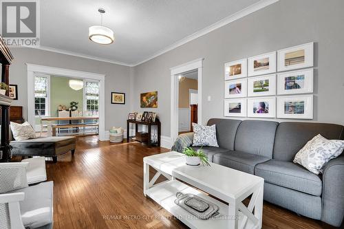 298 Barr Street, Renfrew, ON - Indoor Photo Showing Living Room
