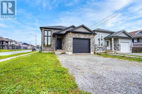 43 SAUER AVENUE  Welland (Lincoln/Crowland), ON L3B 0C7