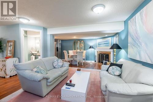 6 - 1508 Upper Middle Road, Burlington, ON - Indoor Photo Showing Living Room