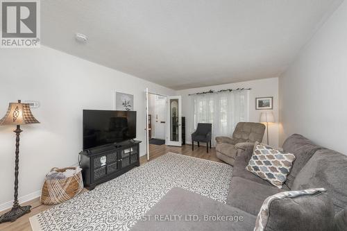 637 O'Dell Street, Sarnia, ON - Indoor Photo Showing Living Room