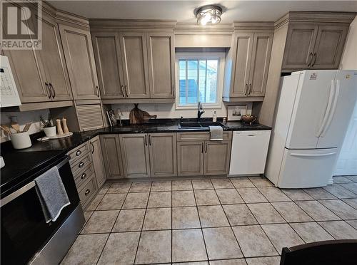 42 Second Avenue N, Sudbury, ON - Indoor Photo Showing Kitchen