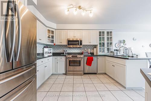 6 - 85 Edgewater Drive, Hamilton, ON - Indoor Photo Showing Kitchen
