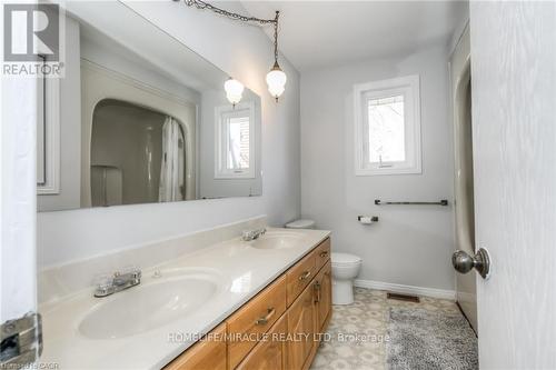 107 Pinnacle Drive, Kitchener, ON - Indoor Photo Showing Bathroom
