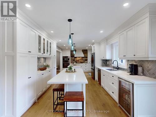 2585 Kenna Court, Mississauga, ON - Indoor Photo Showing Kitchen With Double Sink With Upgraded Kitchen