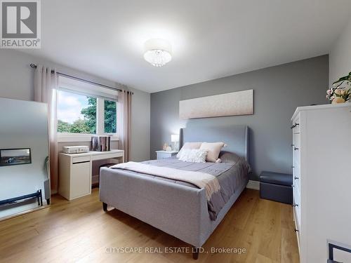 2585 Kenna Court, Mississauga, ON - Indoor Photo Showing Bedroom