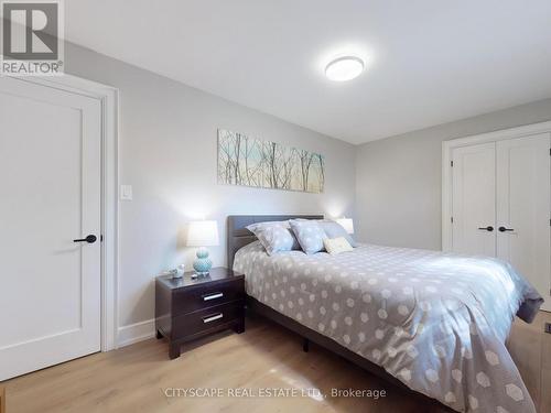 2585 Kenna Court, Mississauga, ON - Indoor Photo Showing Bedroom
