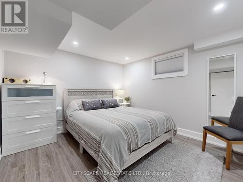 2585 Kenna Court, Mississauga, ON - Indoor Photo Showing Bedroom