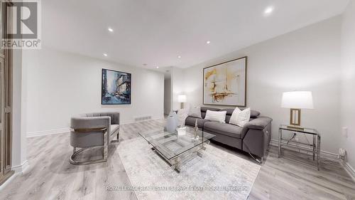 15 Farrington Drive, Toronto, ON - Indoor Photo Showing Living Room