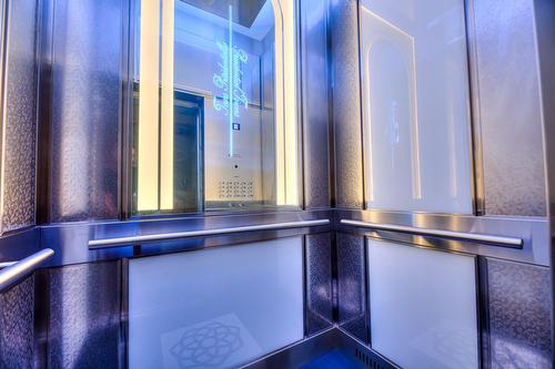 Ascenseur - 1503-5700 Boul. Cavendish, Côte-Saint-Luc, QC - Indoor Photo Showing Other Room