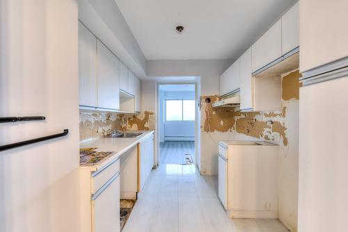Cuisine - 1503-5700 Boul. Cavendish, Côte-Saint-Luc, QC - Indoor Photo Showing Kitchen