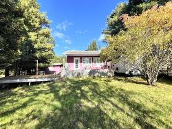 172 Mtée Prud'homme  Lac-Des-Écorces, QC J0W 1H0