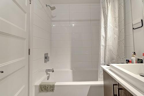 Salle de bains - 204-2229 Rue Ste-Catherine E., Montréal (Ville-Marie), QC - Indoor Photo Showing Bathroom