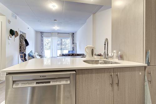 Cuisine - 204-2229 Rue Ste-Catherine E., Montréal (Ville-Marie), QC - Indoor Photo Showing Kitchen With Upgraded Kitchen