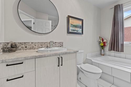 Bathroom - 3869 Rue Des Pervenches, Longueuil (Saint-Hubert), QC - Indoor Photo Showing Bathroom