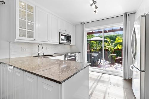 Kitchen - 3869 Rue Des Pervenches, Longueuil (Saint-Hubert), QC - Indoor Photo Showing Kitchen With Upgraded Kitchen