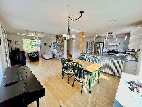 455 Crescent Bay Road, Nakusp, BC - Indoor