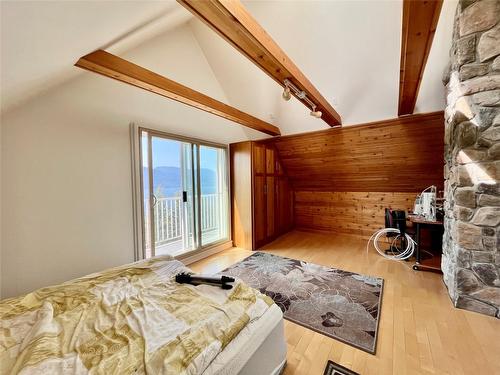 455 Crescent Bay Road, Nakusp, BC - Indoor