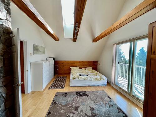 455 Crescent Bay Road, Nakusp, BC - Indoor Photo Showing Other Room