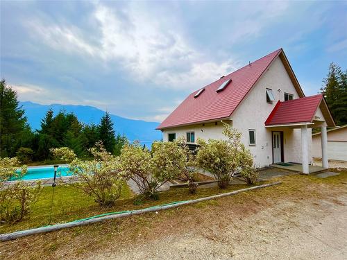 455 Crescent Bay Road  Nakusp, BC V0G 1R1