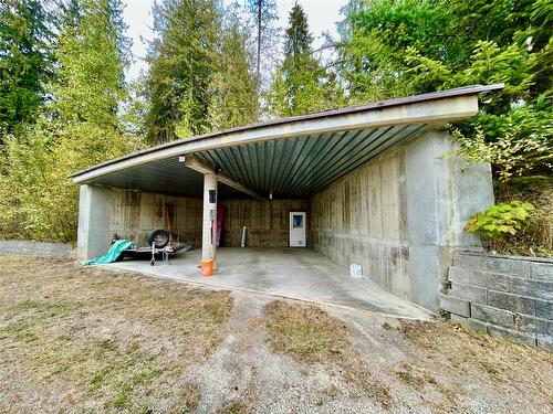 455 Crescent Bay Road, Nakusp, BC - Outdoor