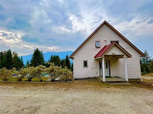 455 Crescent Bay Road, Nakusp, BC - Outdoor