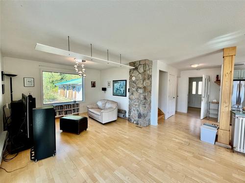 455 Crescent Bay Road, Nakusp, BC - Indoor