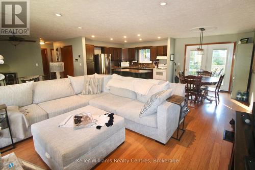 9 Union Street N, Brockton, ON - Indoor Photo Showing Living Room