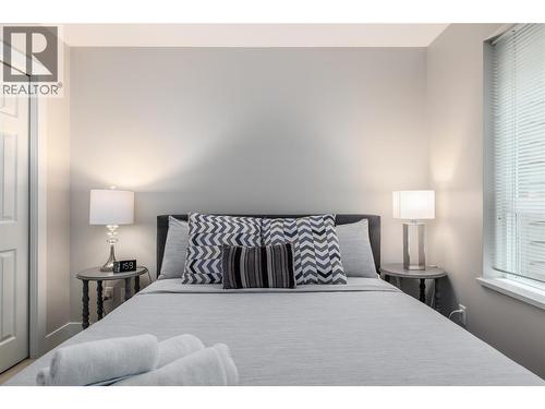 1093 Sunset Drive Unit# 105, Kelowna, BC - Indoor Photo Showing Bedroom