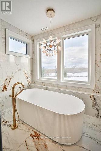 2284 Sideroad 1, Burlington, ON - Indoor Photo Showing Bathroom