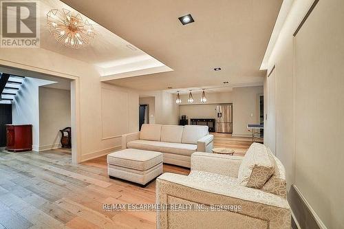 2284 Sideroad 1, Burlington, ON - Indoor Photo Showing Other Room