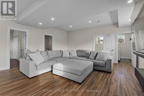 72654 Regional Rd 27 Road, Wainfleet (Marshville/Winger), ON - Indoor Photo Showing Living Room