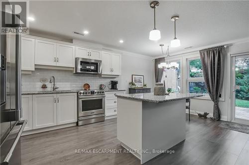 47 Bishop Reding Trail, Hamilton, ON - Indoor Photo Showing Kitchen With Upgraded Kitchen