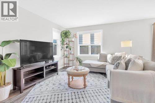37 Reeves Road, Ingersoll, ON - Indoor Photo Showing Living Room