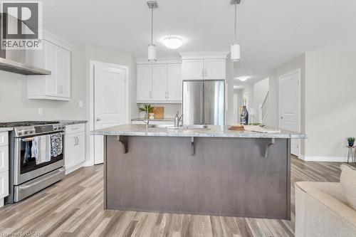37 Reeves Road, Ingersoll, ON - Indoor Photo Showing Kitchen With Upgraded Kitchen