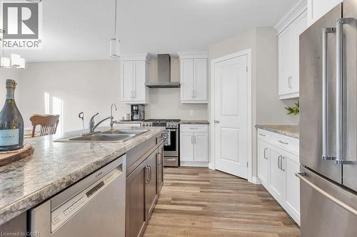 37 Reeves Road, Ingersoll, ON - Indoor Photo Showing Kitchen With Double Sink With Upgraded Kitchen