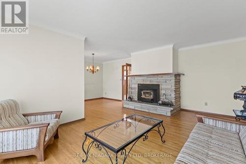 6628 Argyll Crescent, Niagara Falls (Arad/Fallsview), ON - Indoor Photo Showing Living Room With Fireplace