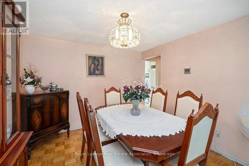4353 Brandon Gate Drive, Mississauga, ON - Indoor Photo Showing Dining Room