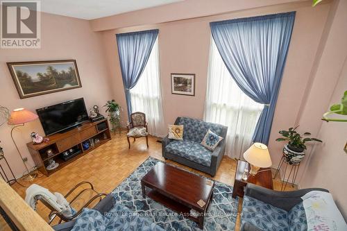 4353 Brandon Gate Drive, Mississauga, ON - Indoor Photo Showing Living Room