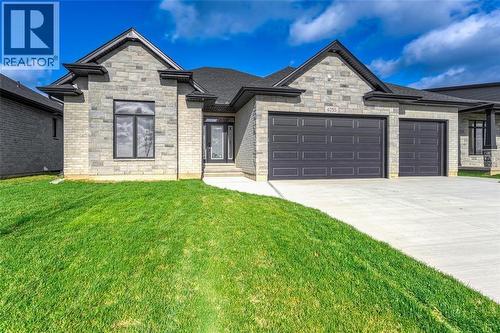 3562 Paul Crescent, Plympton-Wyoming, ON - Outdoor With Facade