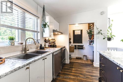 547 Oxbow Crescent, Collingwood, ON - Indoor Photo Showing Kitchen With Double Sink