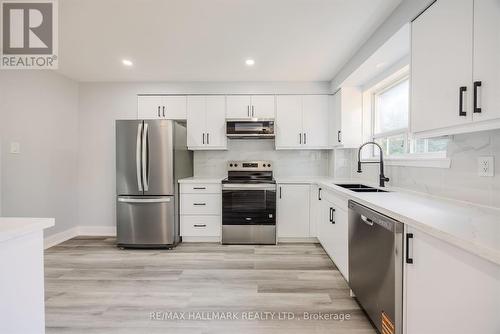 2126 Pashak Court, Mississauga, ON - Indoor Photo Showing Kitchen With Double Sink With Upgraded Kitchen