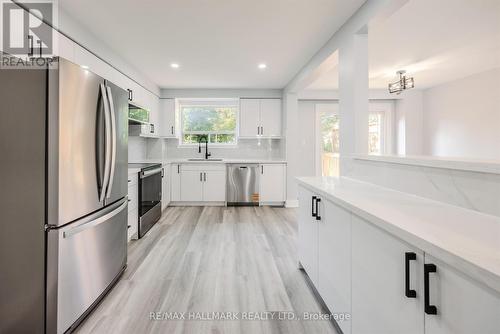 2126 Pashak Court, Mississauga, ON - Indoor Photo Showing Kitchen With Upgraded Kitchen