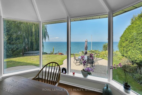 10 Tupper Boulevard, Grimsby, ON - Indoor With Body Of Water