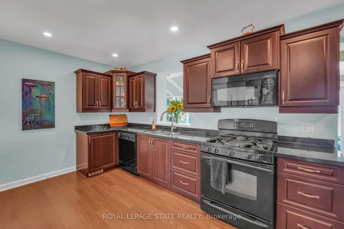 10 Tupper Boulevard, Grimsby, ON - Indoor Photo Showing Kitchen